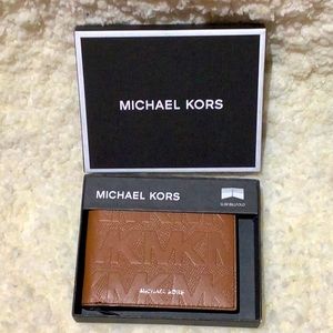 MK ANDY Slim Billfold in Luggage color. # 86S2LANF1O